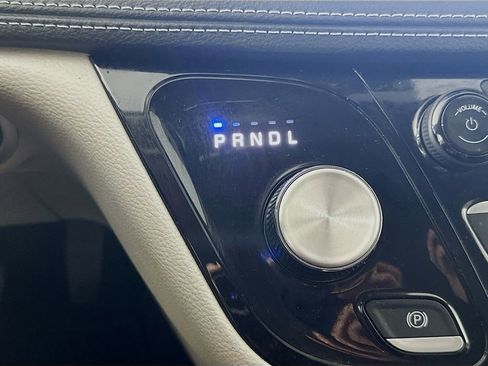Used 2024 Chrysler Pacifica Touring-L image 16