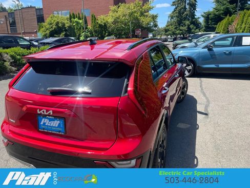Used 2023 Kia Niro Wave w/ Wave Preserve Package FWD image 10