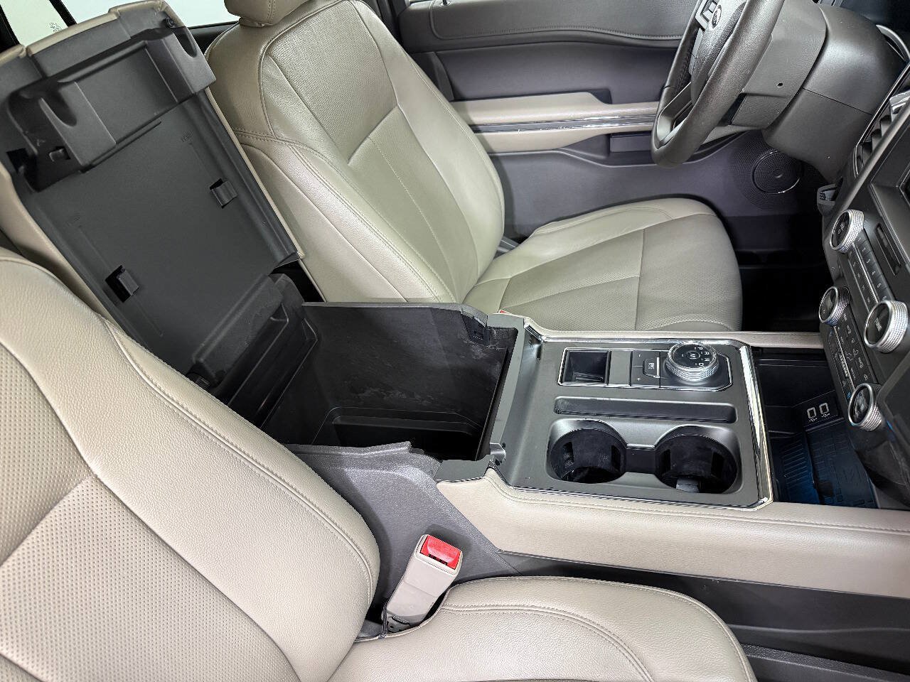 Used 2018 Ford Expedition XLT w/ Equipment Group 202A RWD image 43