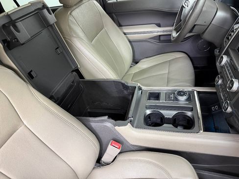 Used 2018 Ford Expedition XLT w/ Equipment Group 202A RWD image 43