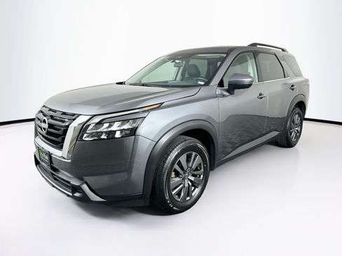 Used 2025 Nissan Pathfinder SV AWD/4WD image 3