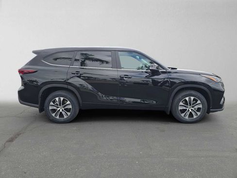 Used 2026 Toyota Highlander XLE AWD/4WD image 2