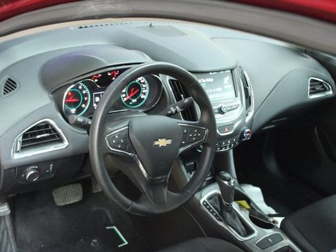 Used 2018 Chevrolet Cruze LT w/ LT Convenience Package FWD image 14