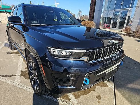 Used 2024 Jeep Grand Cherokee Overland AWD/4WD image 8