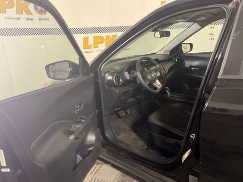 Used 2024 Nissan Kicks SV FWD image 9