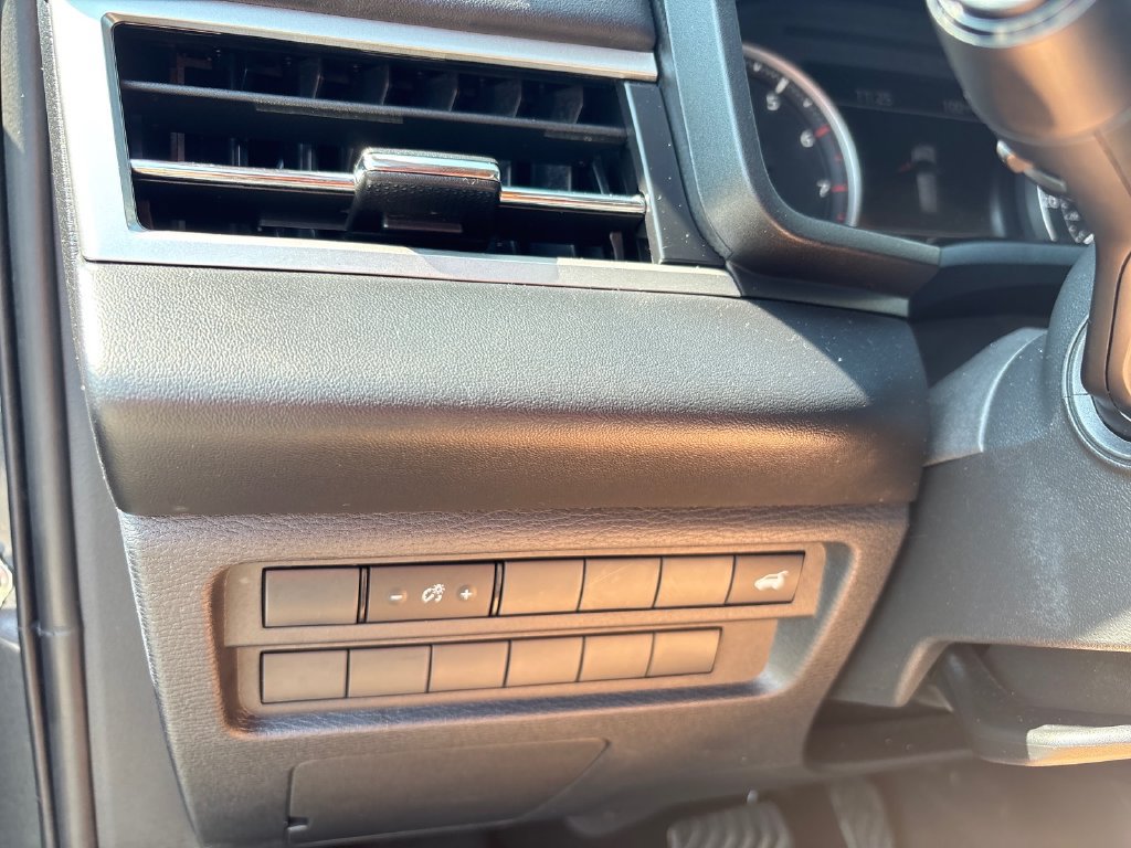 Used 2025 Mitsubishi Outlander SE FWD image 17