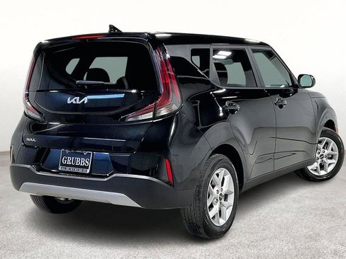 Used 2025 Kia Soul LX FWD image 2