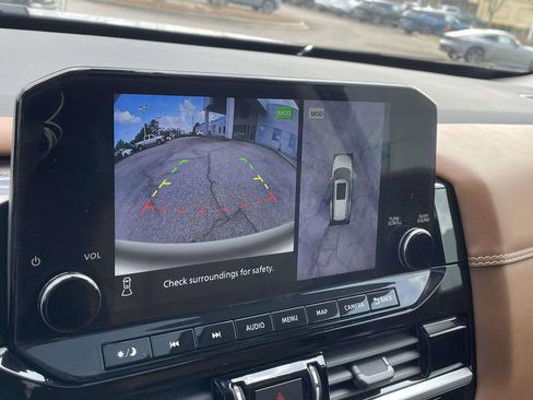 Used 2025 Nissan Pathfinder Platinum w/ Cargo Package image 27