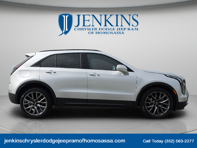 Used 2020 Cadillac XT4 Sport w/ LPO, Midnight Sport Package FWD image 3