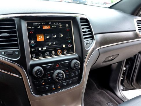 Used 2017 Jeep Grand Cherokee Limited AWD/4WD image 14