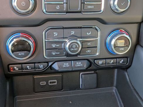 Used 2024 GMC Yukon AT4 w/ Technology Package AWD/4WD image 28