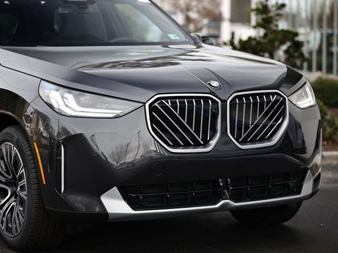 New 2026 BMW X3 xDrive30 w/ Premium Package image 2