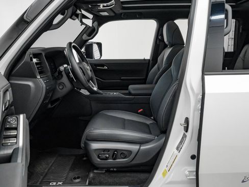 Used 2025 Lexus GX 550 w/ Accessory Package (2T) image 37