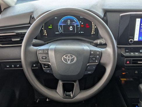 Used 2025 Toyota Camry LE image 24