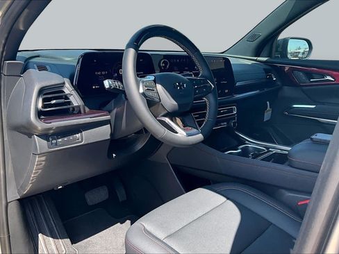 New 2026 Chevrolet Traverse Z71 w/ Enhanced Driving Package AWD/4WD image 8