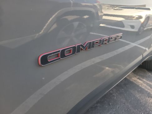 Used 2022 Jeep Compass Trailhawk w/ Trailhawk Elite Group AWD/4WD image 9