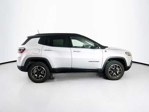 Used 2025 Jeep Compass Trailhawk AWD/4WD image 10