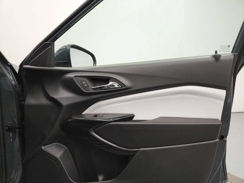 New 2026 Chevrolet Trax LT w/ LT Convenience Package FWD image 34