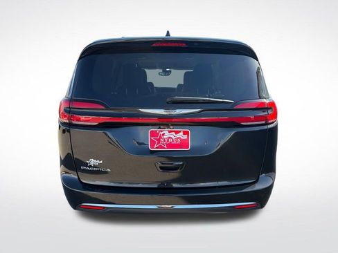Used 2022 Chrysler Pacifica Touring-L FWD image 5