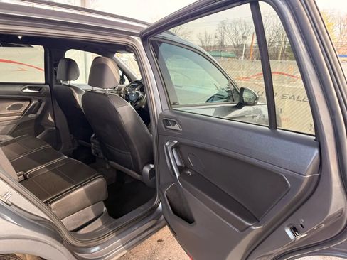 Used 2021 Volkswagen Tiguan SE R-Line image 21