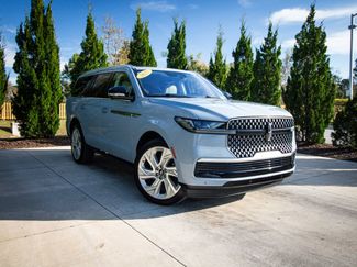 Used 2025 Lincoln Navigator Reserve video 2