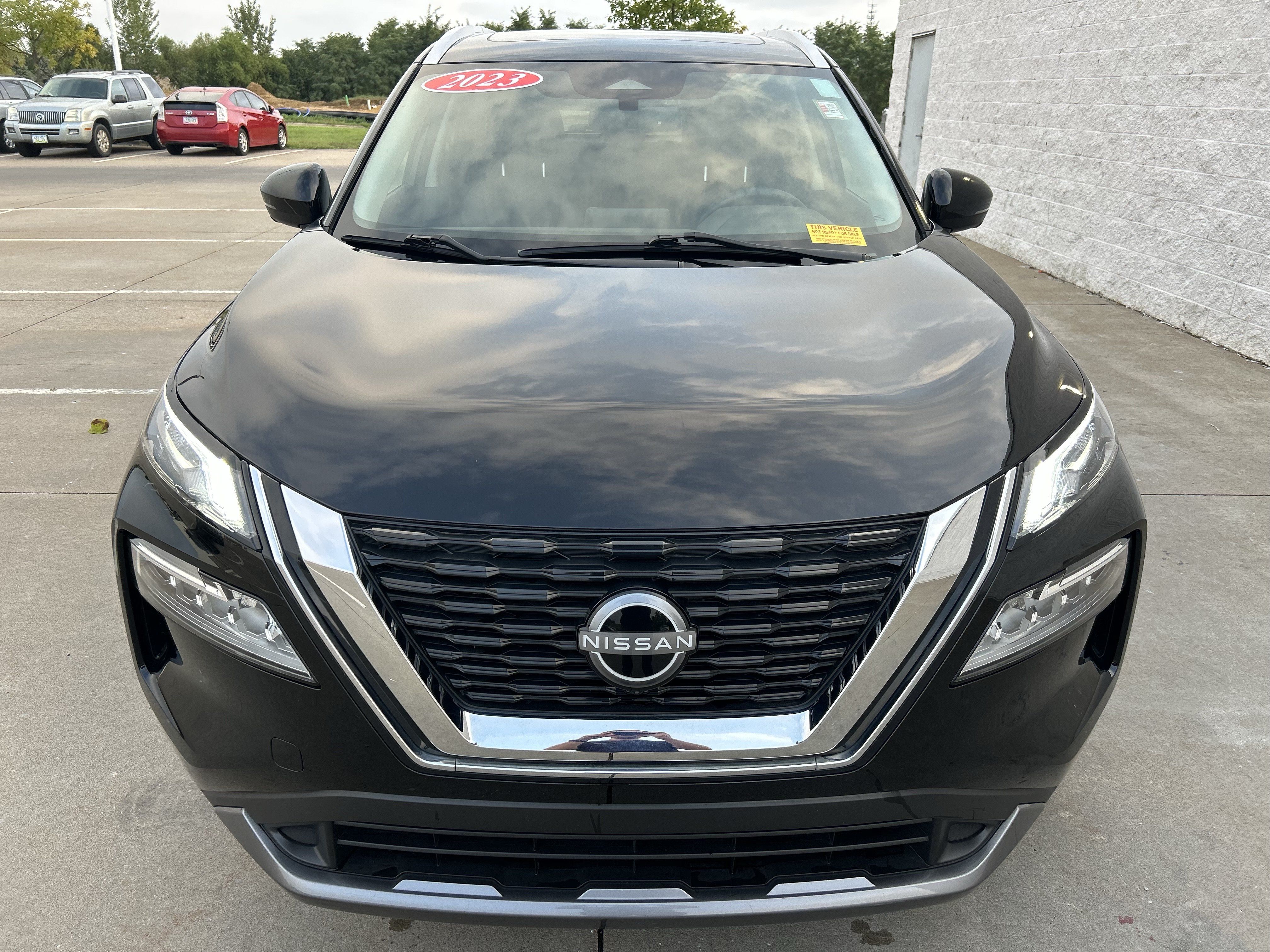Used 2023 Nissan Rogue SL AWD/4WD image 2