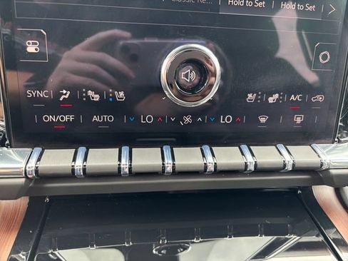 Used 2026 GMC Yukon XL Denali w/ Sun & Power Step Package AWD/4WD image 17