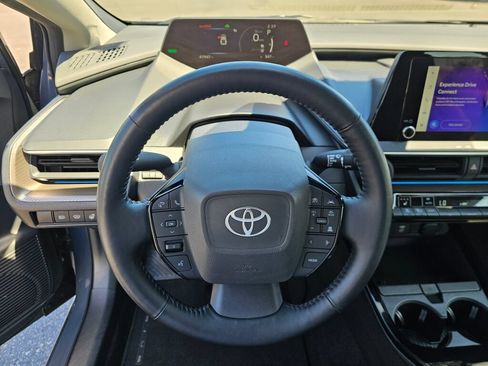 Used 2024 Toyota Prius XLE FWD image 27