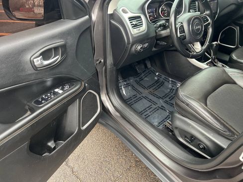 Used 2019 Jeep Compass Latitude w/ Popular Equipment Group FWD image 16