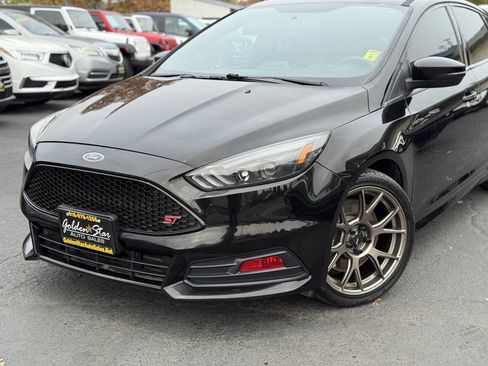 Used 2018 Ford Focus ST image 2