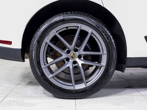 Certified 2024 Porsche Macan w/ Premium Plus Package image 27