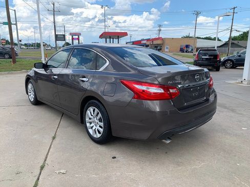 Used 2017 Nissan Altima 2.5 S w/ Power Driver Seat Package FWD image 5