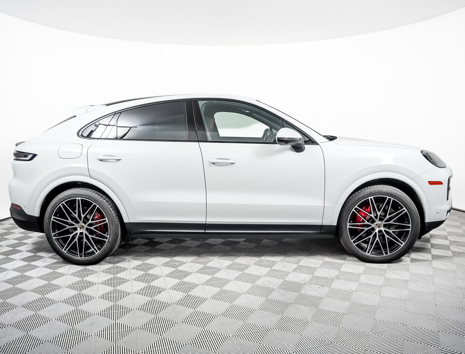 Certified 2024 Porsche Cayenne S w/ Premium Package Plus (PP1) AWD/4WD image 9