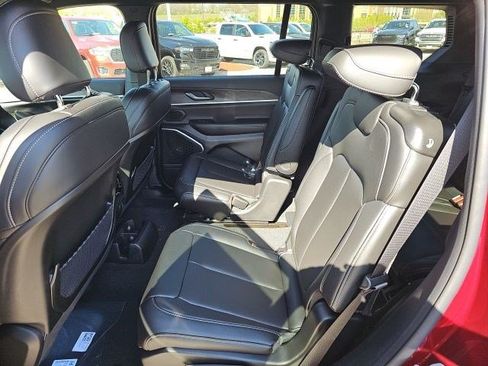 New 2026 Jeep Grand Cherokee L Limited w/ Limited Altitude Package AWD/4WD image 18