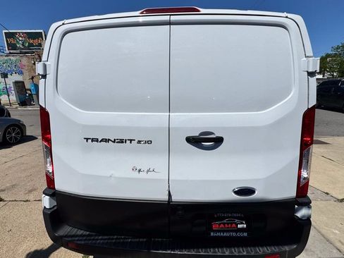 Used 2022 Ford Transit 250 Low Roof RWD image 5