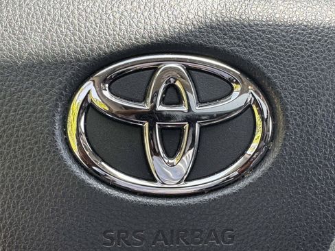 Used 2023 Toyota Highlander XLE AWD/4WD image 35
