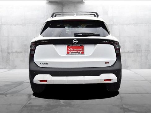 New 2025 Nissan Kicks SR image 6