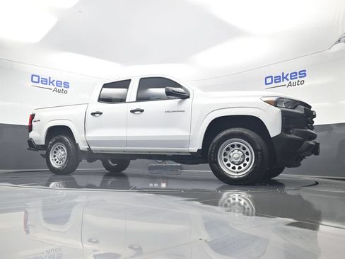 Used 2025 Chevrolet Colorado W/T w/ Advanced Trailering Package AWD/4WD image 39