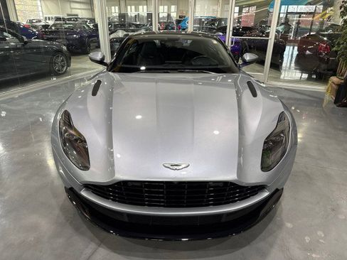 Used 2019 Aston Martin DB11 Coupe image 2
