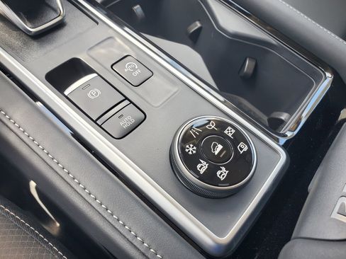 New 2025 Nissan Pathfinder SL w/ Black Appearance Package image 35