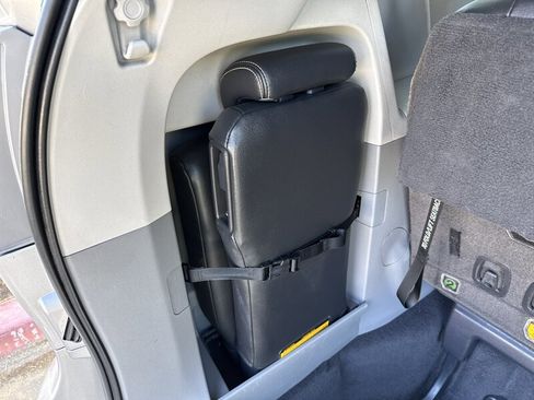 Used 2011 Toyota Sienna SE w/ Preferred Pkg FWD image 21