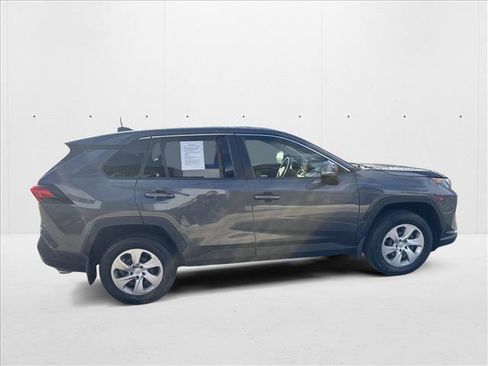 Used 2022 Toyota RAV4 LE image 8