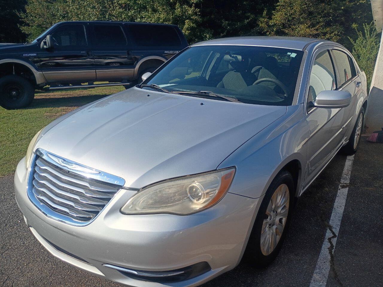 Used 2011 Chrysler 200 LX FWD image 2