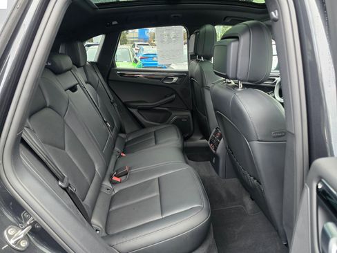 Used 2025 Porsche Macan AWD/4WD image 23