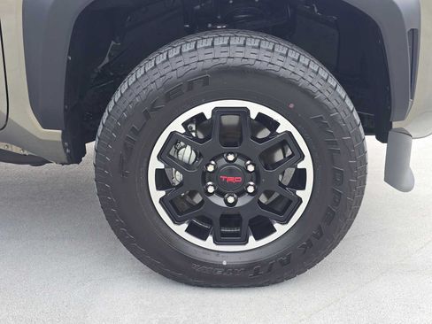 Used 2025 Toyota Tacoma TRD Off-Road w/ TRD Off Road Upgrade Package AWD/4WD image 9