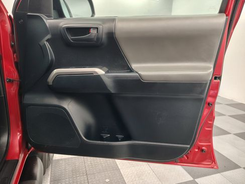 Used 2016 Toyota Tacoma SR5 image 23