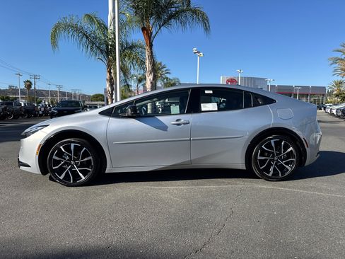 New 2027 Toyota Prius Plug-In Hybrid FWD image 7