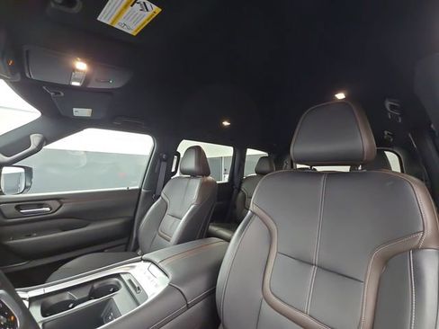 Used 2025 Nissan Armada SL image 22