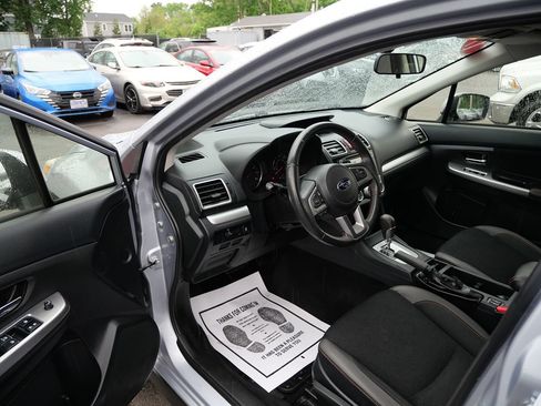 Used 2017 Subaru Crosstrek 2.0i Premium w/ Moonroof Package AWD/4WD image 9