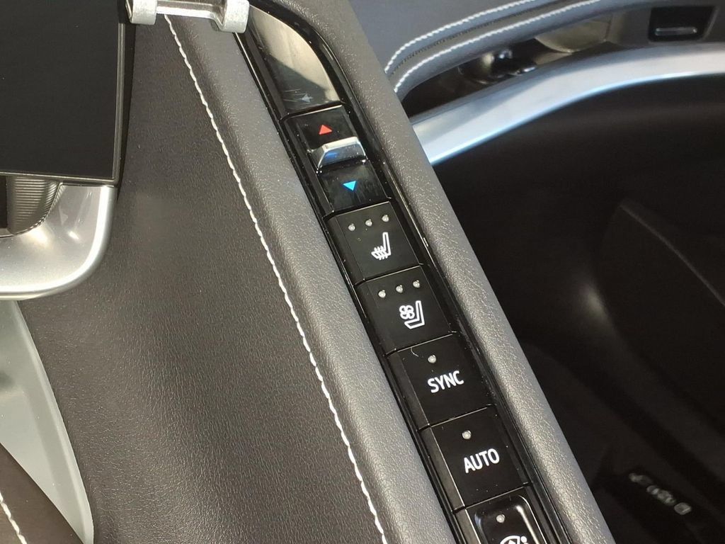 Used 2025 Chevrolet Corvette Stingray Preferred Cpe w/ Battery Protection Package RWD image 17